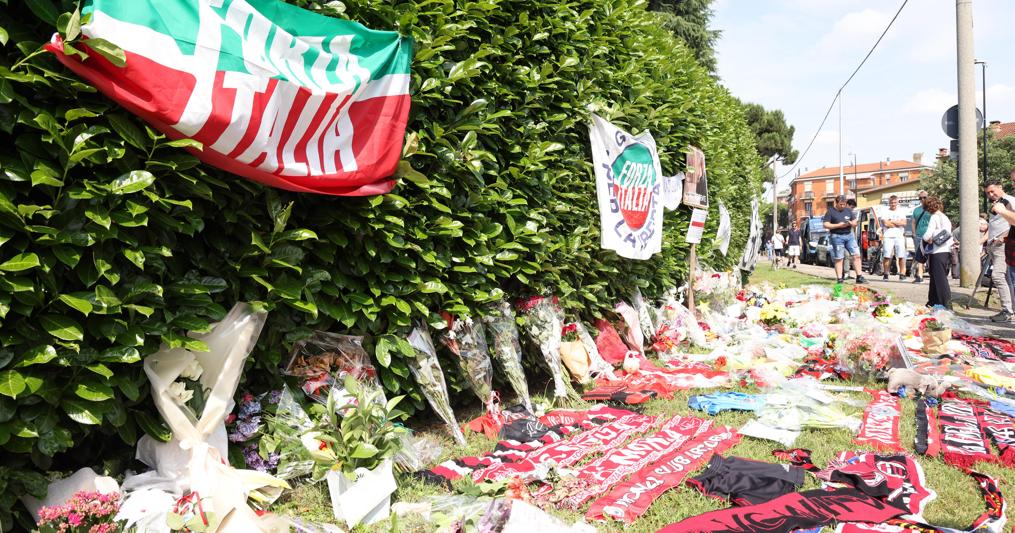 Lutto nazionale per Berlusconi l ex premier divide ancora l